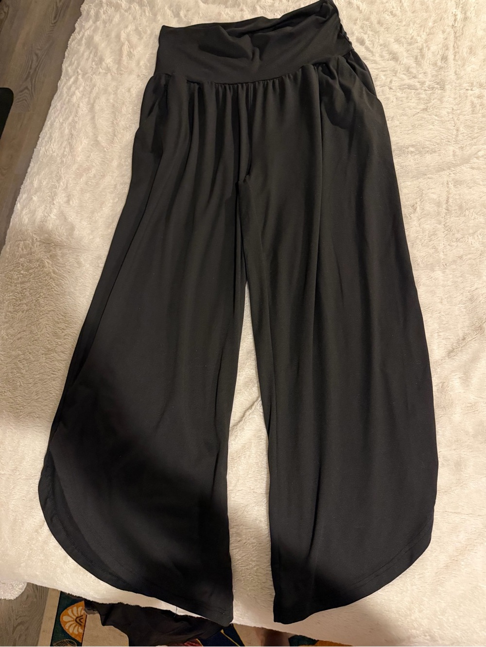 Women's Black Flowy Crop Pants